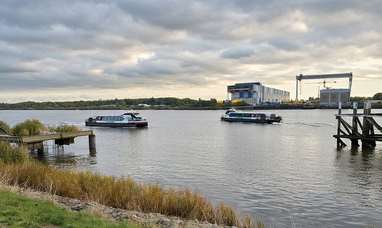 Met de veerboot of De Waterbus naar de Ecotrein